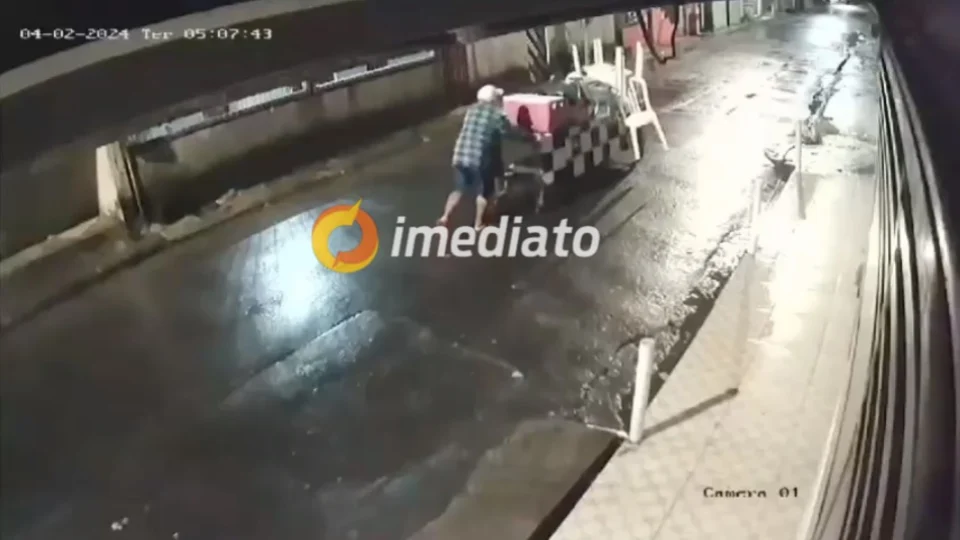 Trabalhador é atropelado momento em que saía para montar a banca de café da manhã