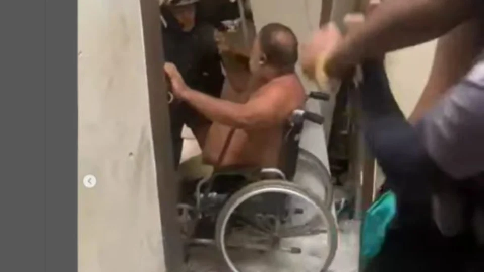 Policiais agridem cadeirante durante abordagem em São Paulo; Veja vídeo