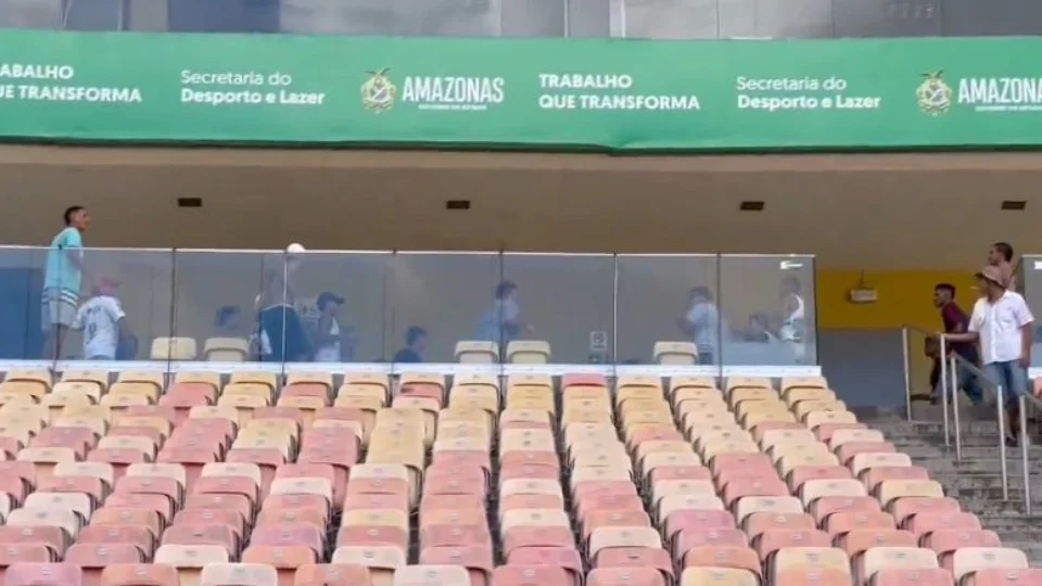 Torcedores do Unidos do Alvorada e Manaus brigam na Arena da Amazônia
