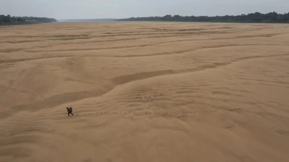 Brasileiro é premiado no World Press Photo 2024 com Impactante Retrato da Seca na Amazônia