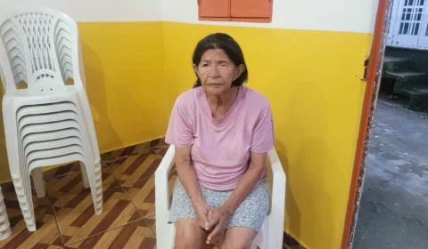 Idosa perdida na rua pede ajuda para encontrar a família