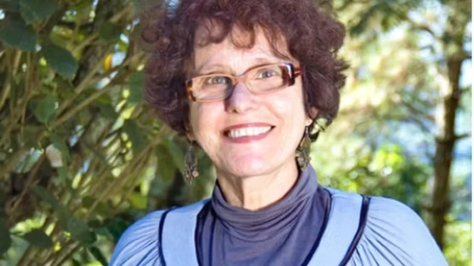 Justiça mantém prisão dos donos dos cachorros que atacaram escritora Roseana Murray