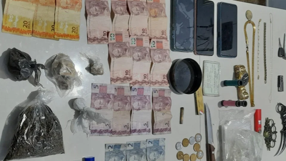 Trio é preso com drogas, dinheiro, celulares e joias no Amazonas