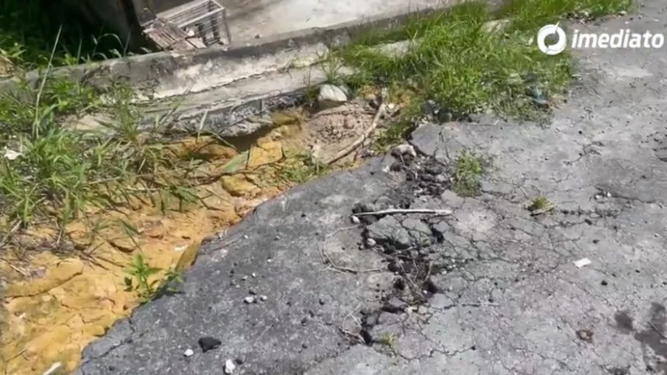 Sem asfalto em ruas do Novo Aleixo, moradores cobram solução por parte do poder público