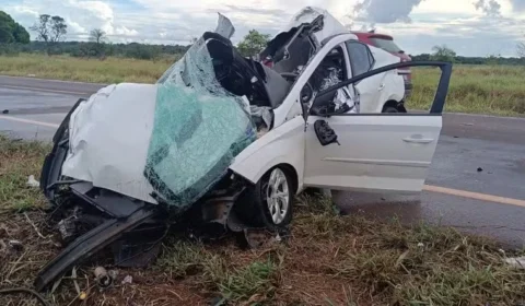 Motorista morre após perder o controle da direção e ser atingido por uma carreta