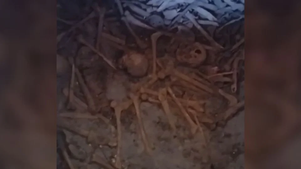 VÍDEO: Dezenas de ossadas humanas são achadas no porão de uma igreja católica em MG