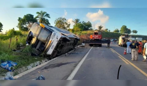 Acidente de ônibus deixa 10 mortos e 22 feridos na Bahia