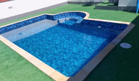 Menina de 8 anos morre afogada em piscina, irmã de 4 anos é resgatada em estado crítico em SC