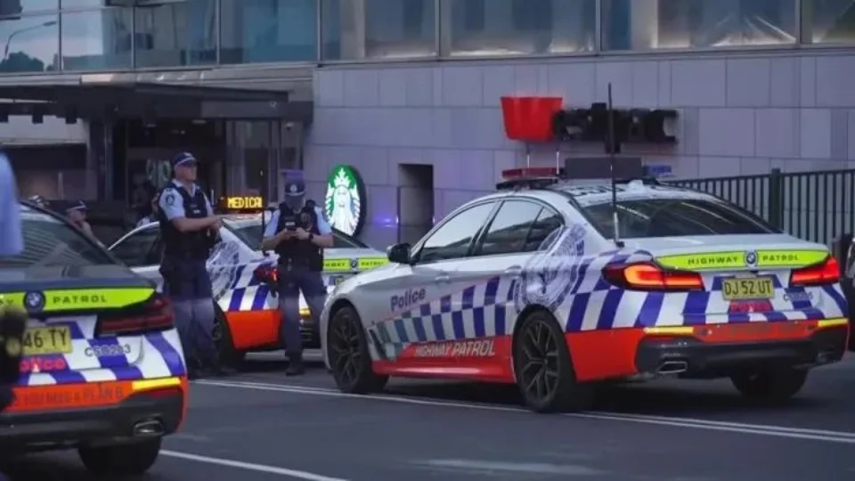 Ataque a faca deixa pelo menos seis mortos em shopping de Sydney
