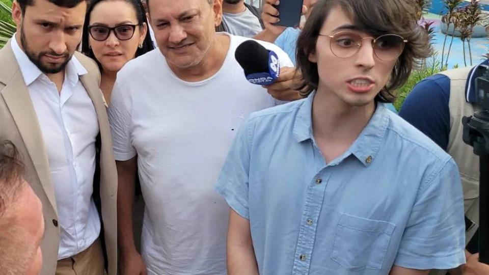 Amon Mandel coleta 6 t de lixo em igarapés e é proibido de entrar em Aterro Sanitário