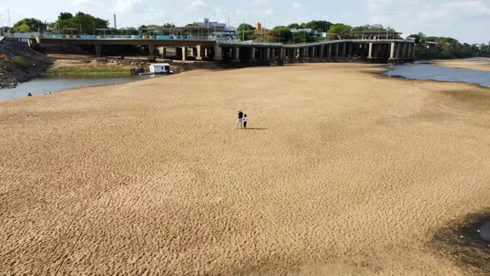 Menina de 6 anos morre afogada ao tentar atravessar Rio Branco em Boa Vista