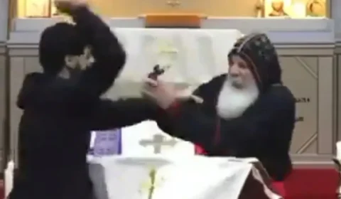IMAGENS FORTES: Bispo Mar Mari Emmanuel é esfaqueado em igreja da Austrália e fiéis são feridos dias após ataque terrorista matar 6 pessoas em shopping