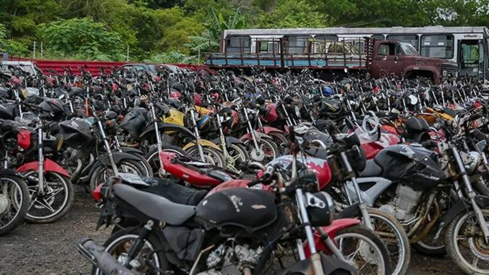 Leilão de sucatas começa nesta Terça (16)