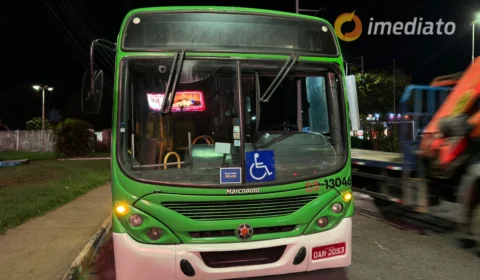 Ônibus é assaltado e passageiros vivem momentos de terror