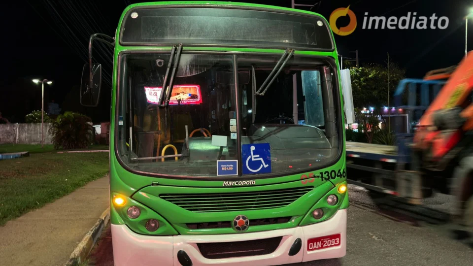 Ônibus é assaltado e passageiros vivem momentos de terror