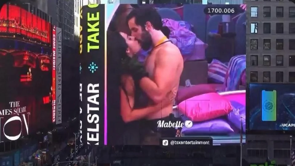 Fãs de Isabelle e Matteus colocam vídeo do casal na Times Square