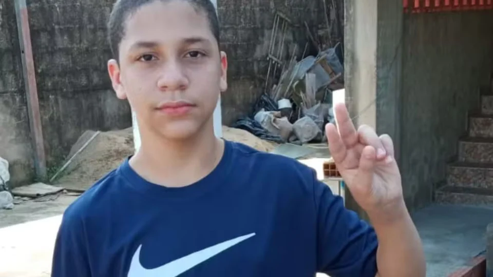 Menino de 13 anos morre após agressão de colegas dentro de escola em São Paulo