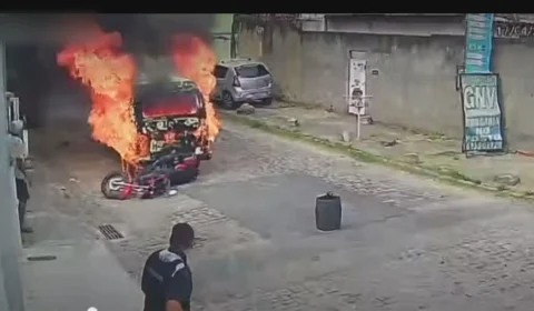 Motociclista é atropelado por Kombi em chamas em Nova Iguaçu
