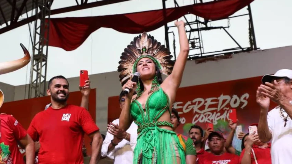 Parintins celebra retorno triunfal de Isabelle Nogueira com grande recepção nas ruas