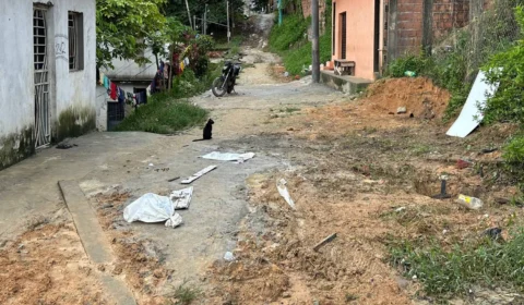Moradores da rua Jerimum, no Colônia Terra Nova, denunciam descaso da prefeitura