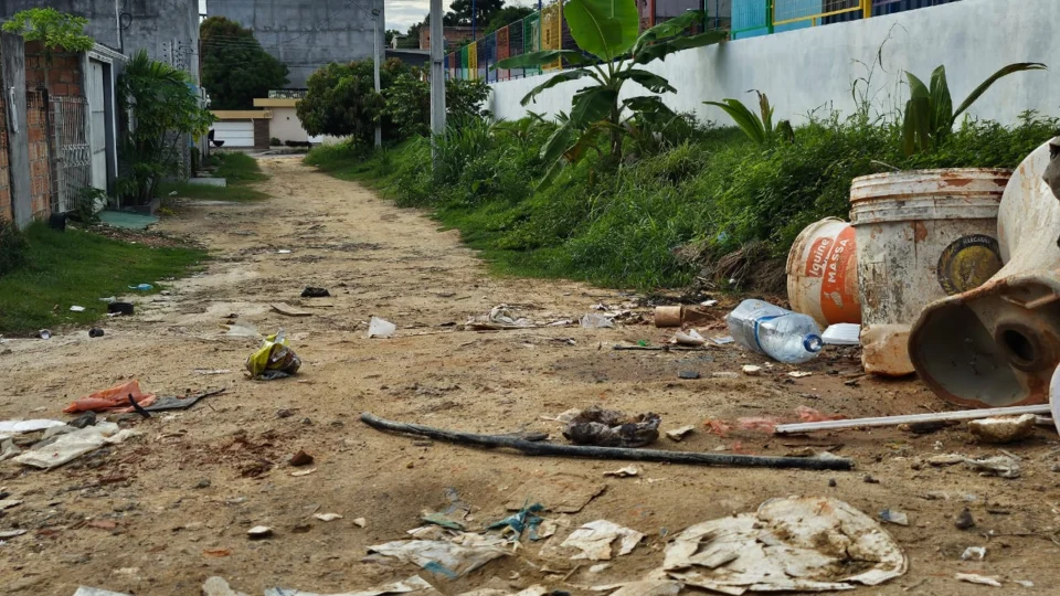 Moradores reclamam de buracos e falta de asfalto no Águas Claras