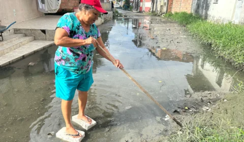 Moradores reclamam de alagamentos após chuvas na Rua Padre Macamboa no Monte das Oliveiras