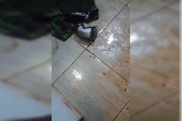 Homem invade casa, joga álcool e ameaça atear fogo na ex e em bebê