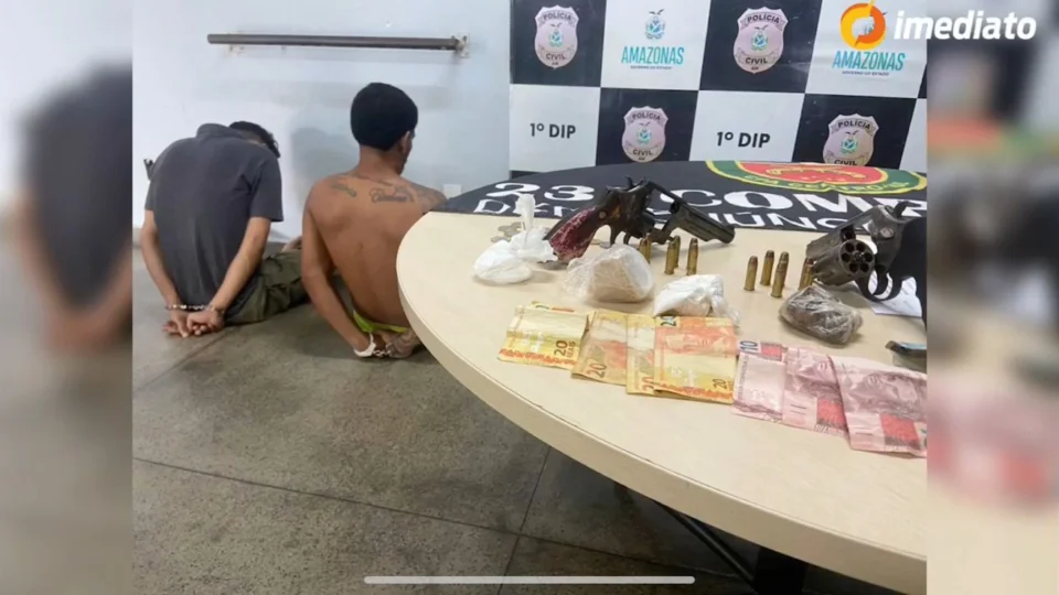 Dupla é presa com armas e drogas no Parque 10