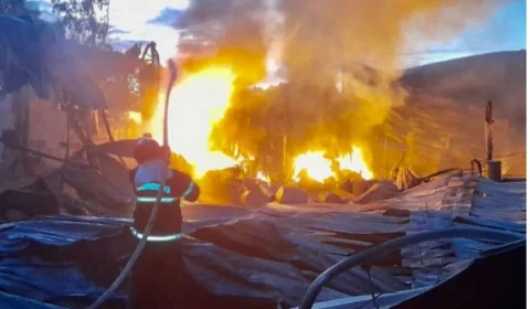 Fábrica de colchões é atingida por incêndio de grande proporção no AM
