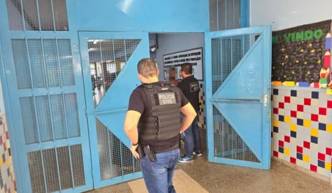 Veja Vídeo: mãe invade escola e ataca professora do filho com socos