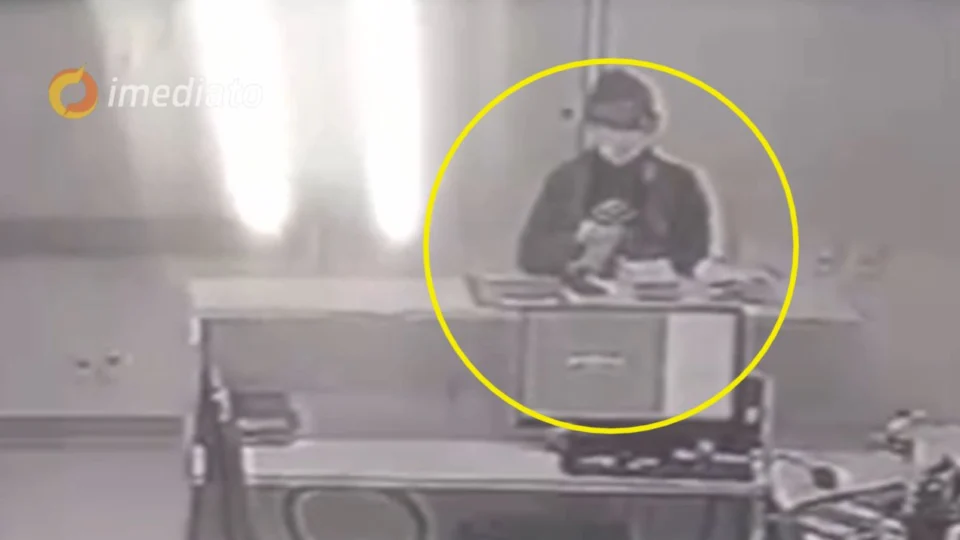 VÍDEO: paciente rouba celular dentro do Platão Araújo