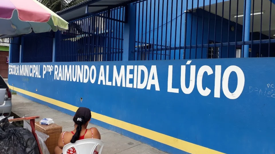 Curto-circuito provoca incêndio em escola na Zona Norte de Manaus e deixa alunos em desespero