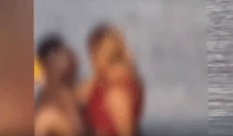 Veja Vídeo: casal é flagrado mantendo relações sexuais no meio de banhistas