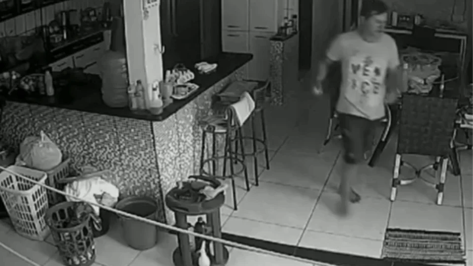 VEJA VÍDEO: mulher é morta a facadas pelo próprio noivo na cozinha de casa