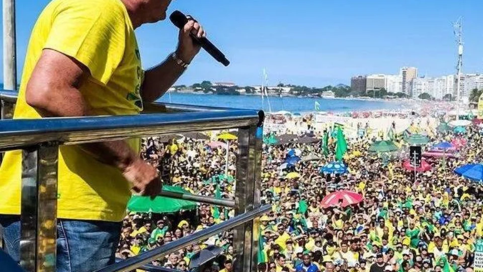 Malafaia critica Moraes em manifestação em Copacabana: ‘Joga o STF no Lixo'”