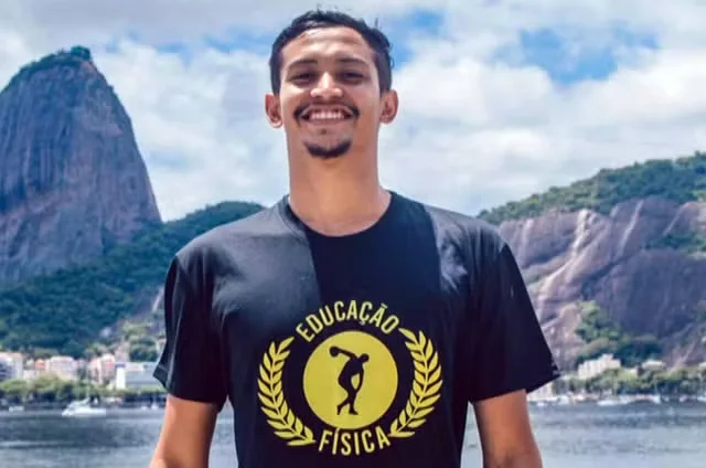 Jovem é baleado ao reagir a assalto na praia do Flamengo e não resiste