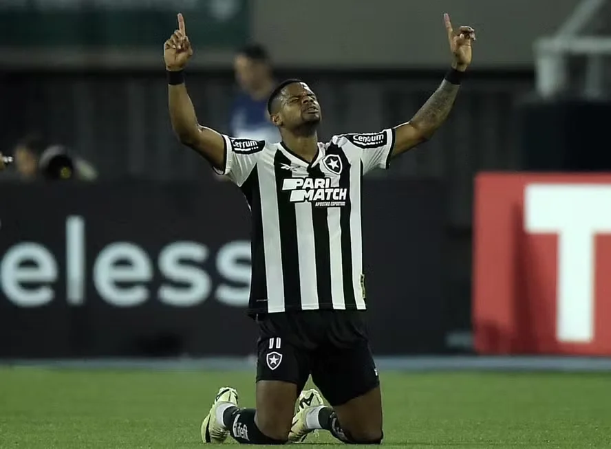 Botafogo assume a vice-liderança do grupo D na libertadores após vencer LDU por 2 a 1