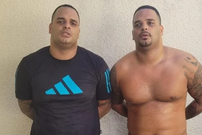 Vestidos de policiais, gêmeos sequestram blogueira e levam para motel