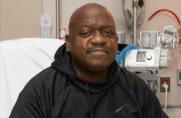 Morre primeiro homem a receber rim de porco em transplante