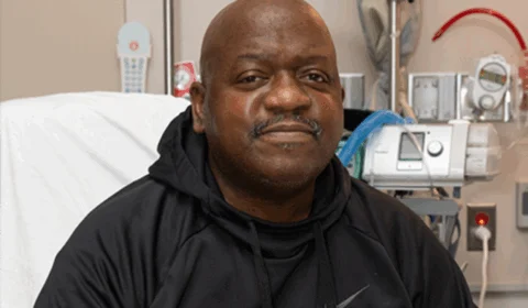 Morre primeiro homem a receber rim de porco em transplante