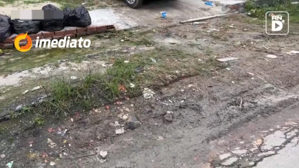 Moradores denunciam falta de infraestrutura em rua no Riacho Doce 3