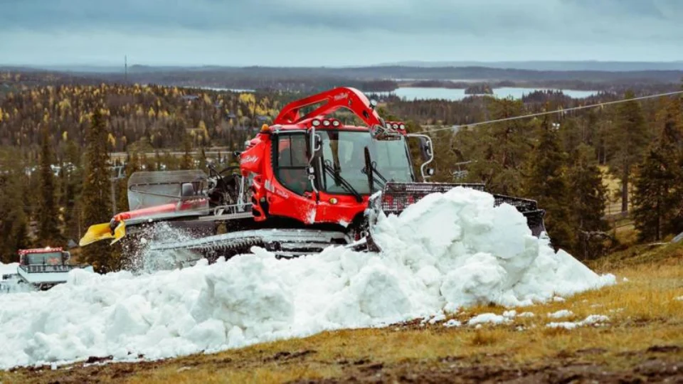 Como resorts de esqui estão estocando neve para compensar falta no inverno
