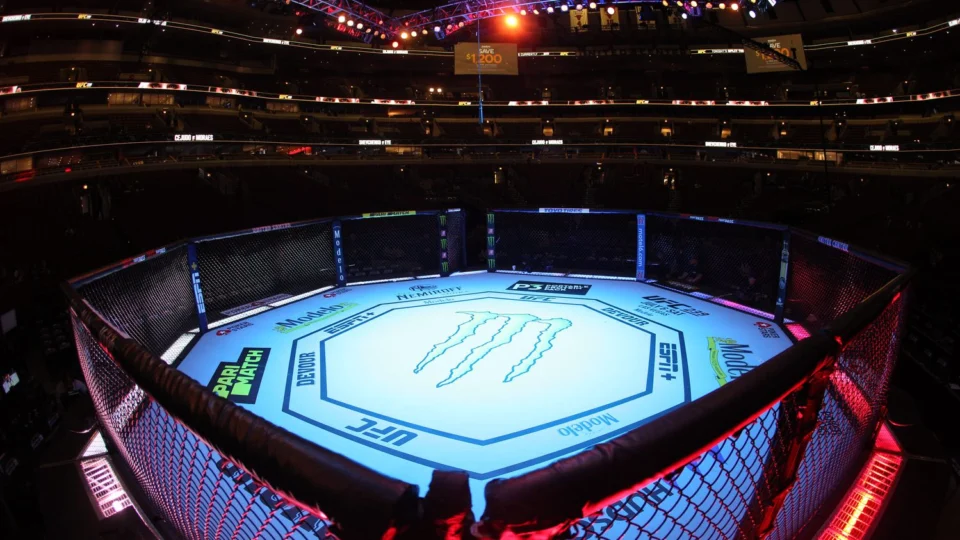 Alunas em Manaus protagonizam UFC no meio da rua no Colônia Antônio Aleixo