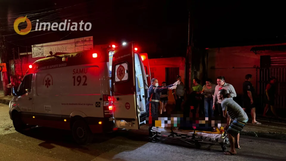 Casal sofre acidente de moto após se desviar de ônibus na contra mão no Francisca Mendes