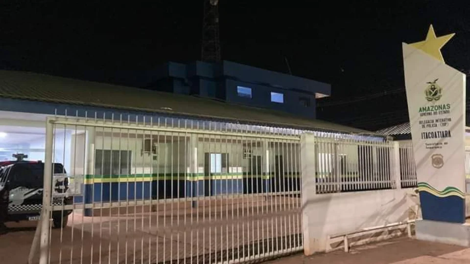 Homem é esfaqueado após defender a namorada do ex-companheiro em Itacoatiara