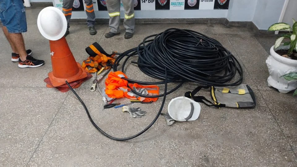 Dupla é presa ao tentar furtar fio de fábrica na zona Leste de Manaus