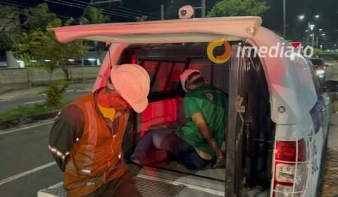 Homens são presos em flagrantes enquanto furtavam fios na av. André Araújo