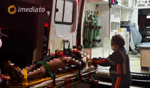 Mulher fica gravemente ferida após colisão de motos no Armando Mendes