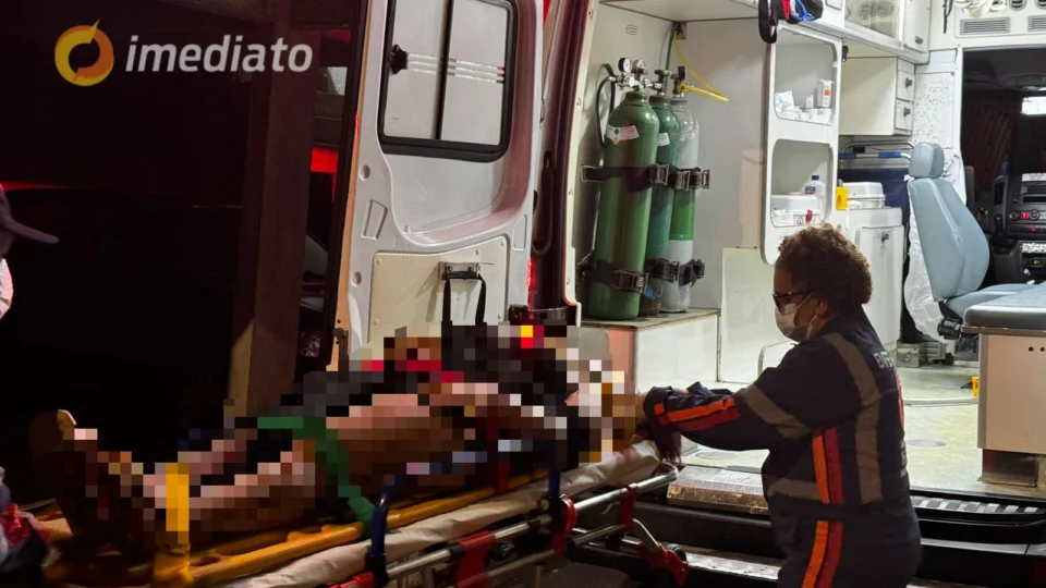 Mulher fica gravemente ferida após colisão de motos no Armando Mendes