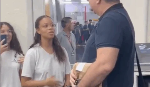 VEJA: Alunos entram em contato com produção e professor acaba em lista de convidados de Andrea Bocelli